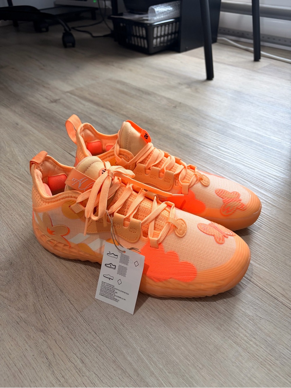 Adidas James harden Vol 5 futur acidic orange